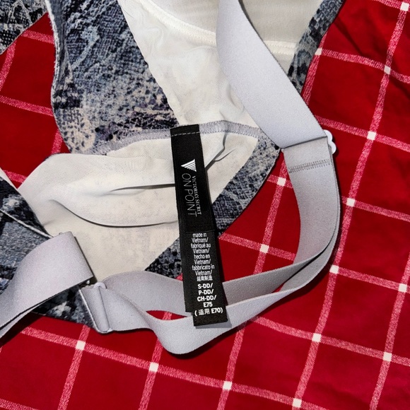 VS on point love cloud bra, size S-DD - Picture 3 of 3